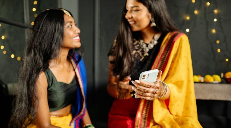 भारतीय ट्रांसजेंडर समुदाय की सामाजिक पहचान, आत्मविश्वास और सम्मान को दर्शाती तस्वीर